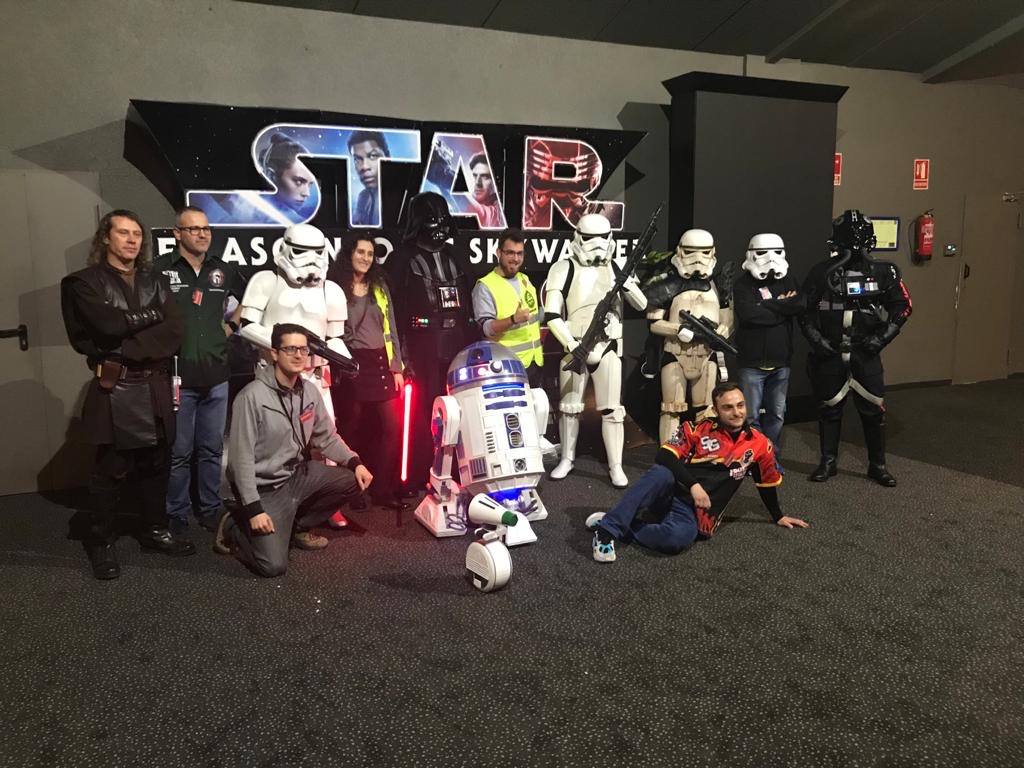 Astromech Spain - Estreno Episodio IX Valencia (2019) Astromech Spain - Estreno Episodio IX Valencia (2019)