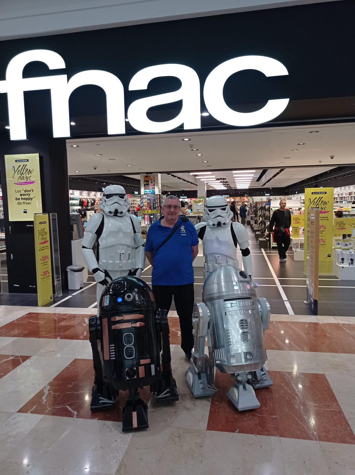 Astromech Spain - FNAC Pamplona (2022) Astromech Spain - FNAC Pamplona (2022)